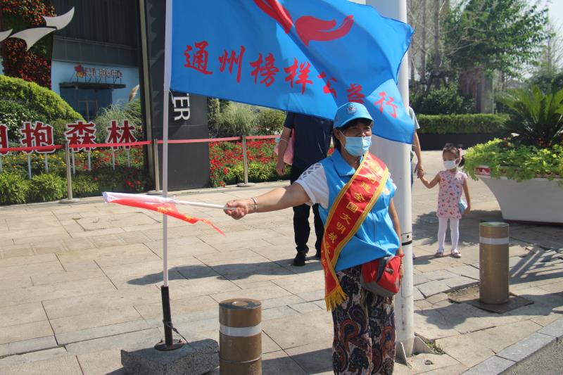 <strong>美女嗯~呐~爽翻天</strong>